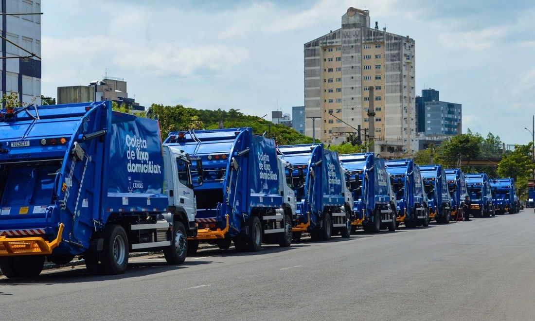 MecaniCapina renova a frota de coleta de resíduos de Canoas com a entrega de 12 caminhões compactadores zero km